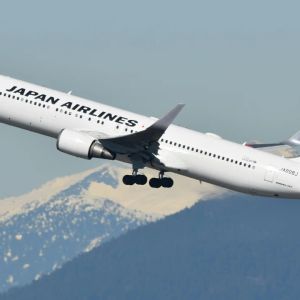 JAL trials bipedal robots for baggage and cabin cleaning
