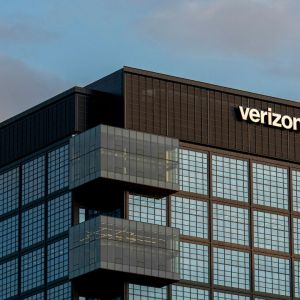 Verizon signs $2 billion cloud infrastructure deal with AWS after lifting forecasts