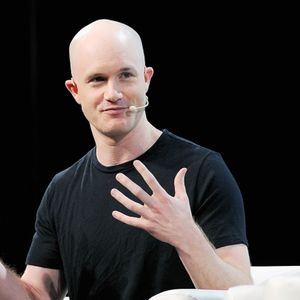 Coinbase CEO Follows Through With Stock Sale, COIN Investors Unfazed