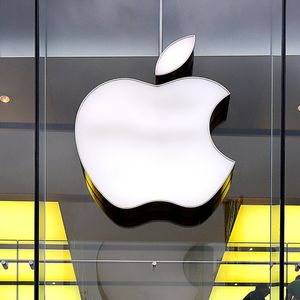 Apple Bans Employees From Using ChatGPT Over AI Privacy Fears: WSJ