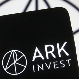 Cathie Wood's Ark Invest Sells $5.8M in Coinbase, Grayscale Bitcoin Trust Shares as Crypto Market Surges