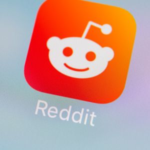 Moons Surge Double-Digits as Reddit Renounces Contract, Burns 98,000 Tokens