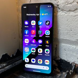 Solana Mobile Plans 'Cheaper' Follow-Up to Saga Smartphone: Report