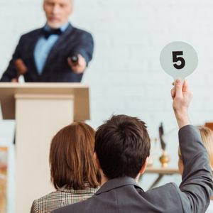 Bitcoin Ordinals Project Runestone Hosts Auction Ahead of Airdrop