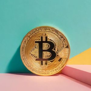 Bitcoin Stabilizes as ETF Inflows Exceed $886 Million for Second-Highest Day Ever