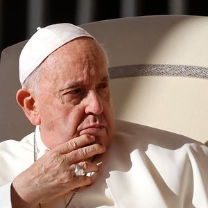 Pope Francis Calls for Global Ban on AI Weapons