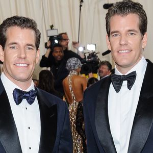 Winklevoss Twins Donate $1 Million in Bitcoin to Unseat Elizabeth Warren