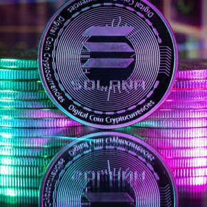 Solana Funds Mark Record Losses While Bitcoin ETFs Gain