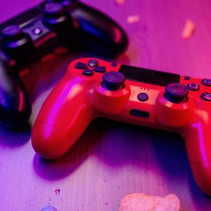 Play-to-Earn Declines as Blockchain Gaming Shifts to Ecosystem Integrations