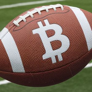 Top College Football Pick Inks Bitcoin Contract With University of South Carolina