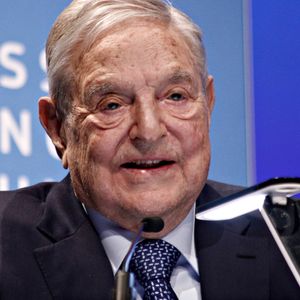 George Soros’ Reflexivity Theory Explains Why Altcoins Swing Harder Than Bitcoin: Analyst