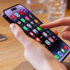 Apple Eases NFT, Crypto Rules for iOS Apps Following Antitrust Ruling