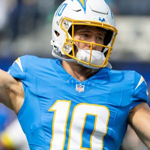 Prediction Markets Favor Chargers in Monday Night Football Showdown