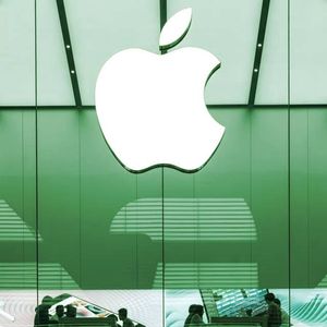 Apple Plans to Allow External iOS Apps in Potential Boon for Crypto, NFTs
