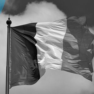 Masked Gunmen Tie Up Woman in France, Steal Crypto USB