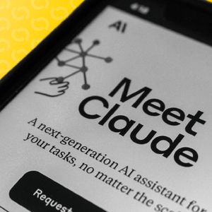 Anthropic CEO Says AI Progress Is Outpacing Society’s Ability to Control It