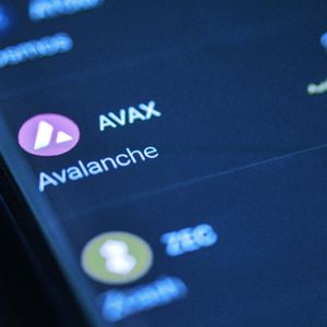 AVAX Slips 2% As Grayscale Dumps Avalanche From Large Cap Fund