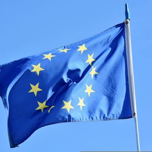 EU Investment Firms Should Clearly State Crypto Is Unregulated, Watchdog Says
