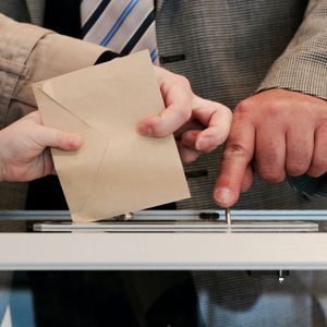 Aave Token Holders Voting on 2 Proposals Following Averted Curve Liquidation Crisis