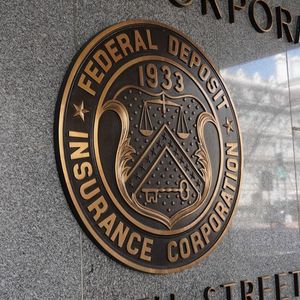 FDIC Crypto Warning Underlines U.S. Banking Agencies' Arm’s-Length Policy
