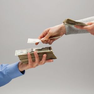 Almost All Crypto Employees Take Pay in Fiat, Pantera Study Finds