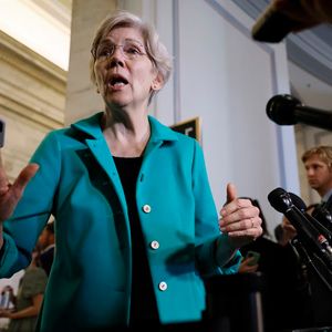U.S. Sen. Warren Leads Lawmakers to Push Administration on Crypto-Backed Terrorism
