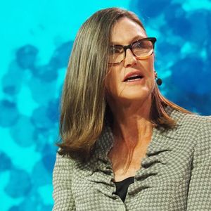 Cathie Wood’s ARK Sells Grayscale Bitcoin Trust Holdings, Coinbase for Second Day