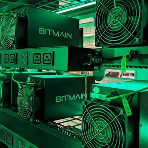 Antminer, Foundry Battle in Hashrate War as Bitcoin ETF Nears