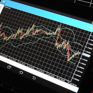Chiliz, Klaytn Tokens Surge Over 10% on M&A Hopes, Bitcoin Listless