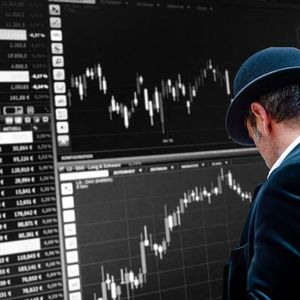 Traders Prefer Bitcoin to Ether Despite Developing Spot ETH ETF Narrative