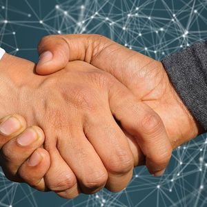 Three Decentralized Platforms to Merge AI Tokens, Create AI Alliance