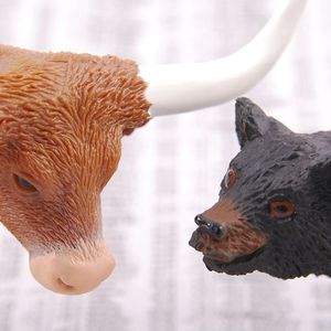 Bitcoin, Ether Little Changed Over Weekend After $400M Liquidation Rout