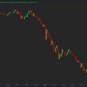 Bitcoin Dips Below $98K as Strong U.S. Economic Data Leads to $300M of Crypto Liquidations