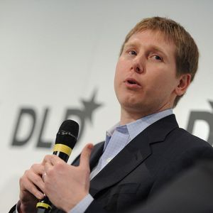 Decentralized AI Opportunity Is 'Bigger than Bitcoin,' Says DCG's Barry Silbert