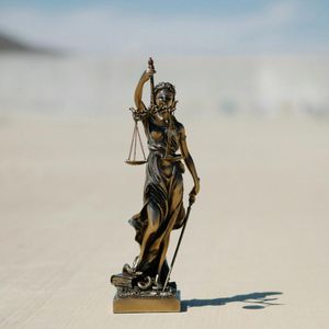 AI-Powered Court System Is Coming to Crypto With GenLayer