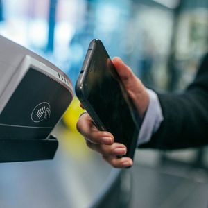 Mesh Adds Apple Pay to Let Shoppers Spend Crypto, Settle in Stablecoins