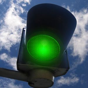 Proven Bitcoin Momentum Indicator Flashes Green, Supporting Analyst $140K-$200K Price Predictions