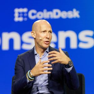 ‘Really Great Example’: Coinbase Praised for Hack Response Amid $400M Crisis