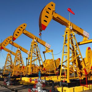Bitcoin Holds Key Support; Oil Disappoints 'Doomers' as Brent and WTI Erase Early Price Gains