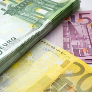 Market Cap of Euro Stablecoins Surges to Nearly $500M as EUR/USD Rivals Bitcoin's H1 Gains