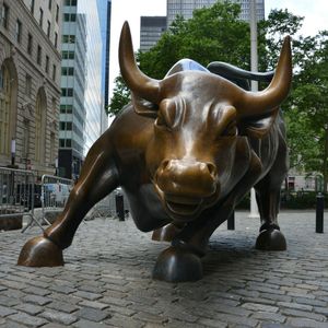 Asia Morning Briefing: BTC’s Institutional Waves Are Building, Not Breaking