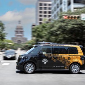 Volkswagen ADMT Taps Solana-Based Hivemapper Bee Maps for Driverless Data