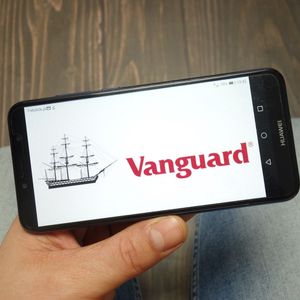 Anti-Bitcoin Vanguard Might Be the Largest Institutional Holder of MSTR Stock