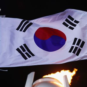 South Korea Tells Firms to Cut Exposure to Crypto ETFs, Coinbase and Strategy: Report