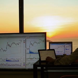 Analysts See XRP Hitting $4, Solana $250 as ETF Buzz Builds
