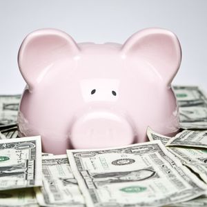 Market Rallies as Trump Opens 401(k) Floodgates: Crypto Daybook Americas