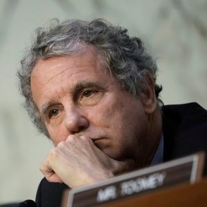 After Months at Arm’s Length, Sen. Brown Opens Door for Crypto Legislation