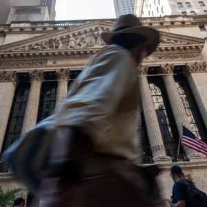 Circle, Coinbase, Strategy Surge as Crypto Stocks Rally on Possible Rate Cut Hopes