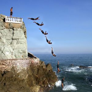 Bitcoin Loses $106K as Bullish Crypto Bets Rack up $800M in Liquidations