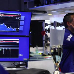 Why Bitcoin Is Underperforming Equities Despite Bullish Catalysts